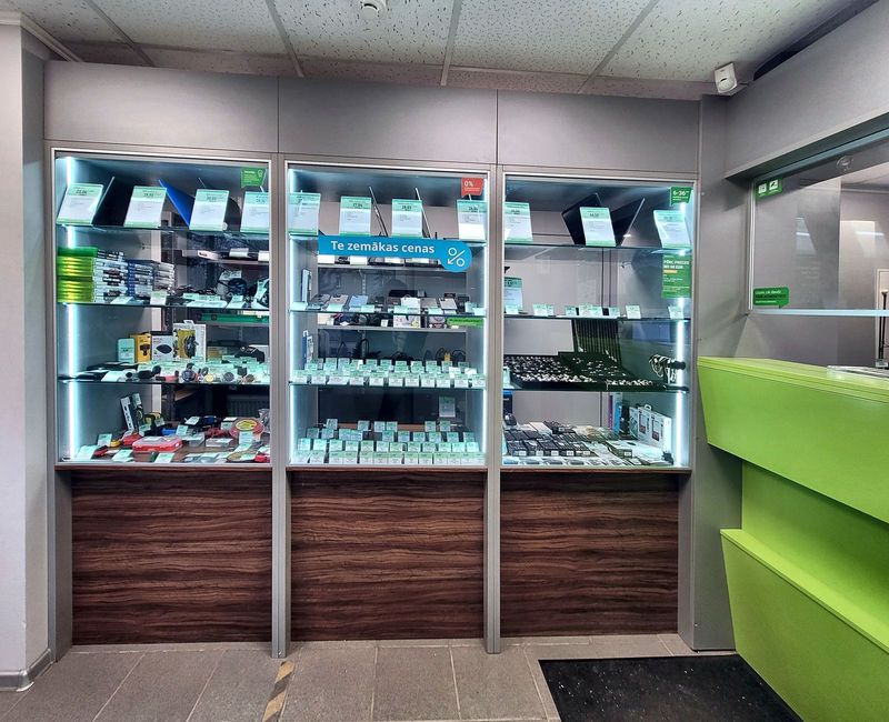 Kases zona ar stikla aizsargu un LED vitrīnām