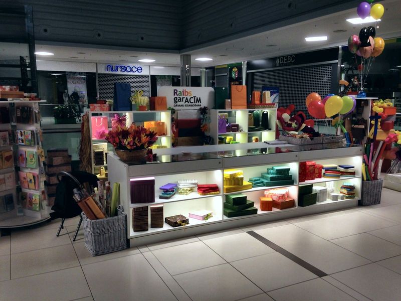 Izgaismota tirdzniecības sala