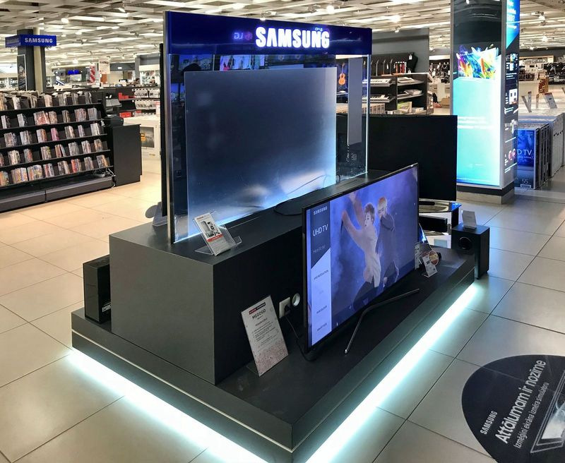 Samsung TV sala ar LED pamatni